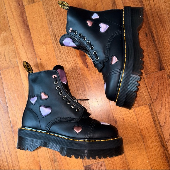 Dr. Martens Sinclair Heart Black Platform Boots - Size 6 - Picture 1 of 15